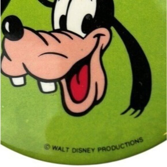 Vintage Walt Disney World Goofy Button Pinback Collectible - Picture 3 of 4